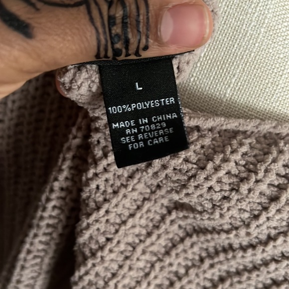 Sweater - Picture 5 of 5